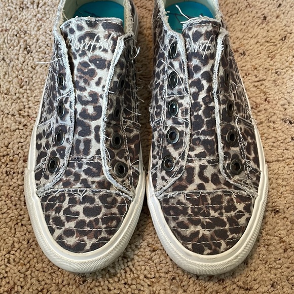 Leopard print blowfish slip on. Lots of life left! Very good condition! - Picture 3 of 4